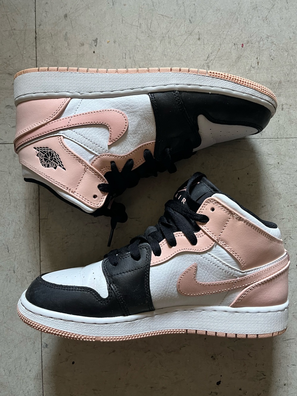Air Jordan 1 Mid Arctic Orange (GS) - Size 6Y
